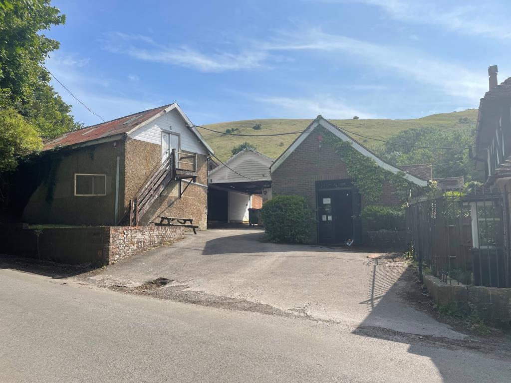 Lot: 8 - FREEHOLD COMMERCIAL OPPORTUNITY WITH POTENTIAL IN FAVOURED SOUTH DOWNS LOCATION - View of front of property and Downs from Edburton Road
